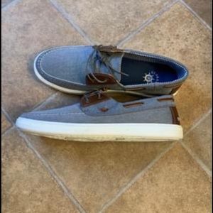 Mens boat gray boat shoes.